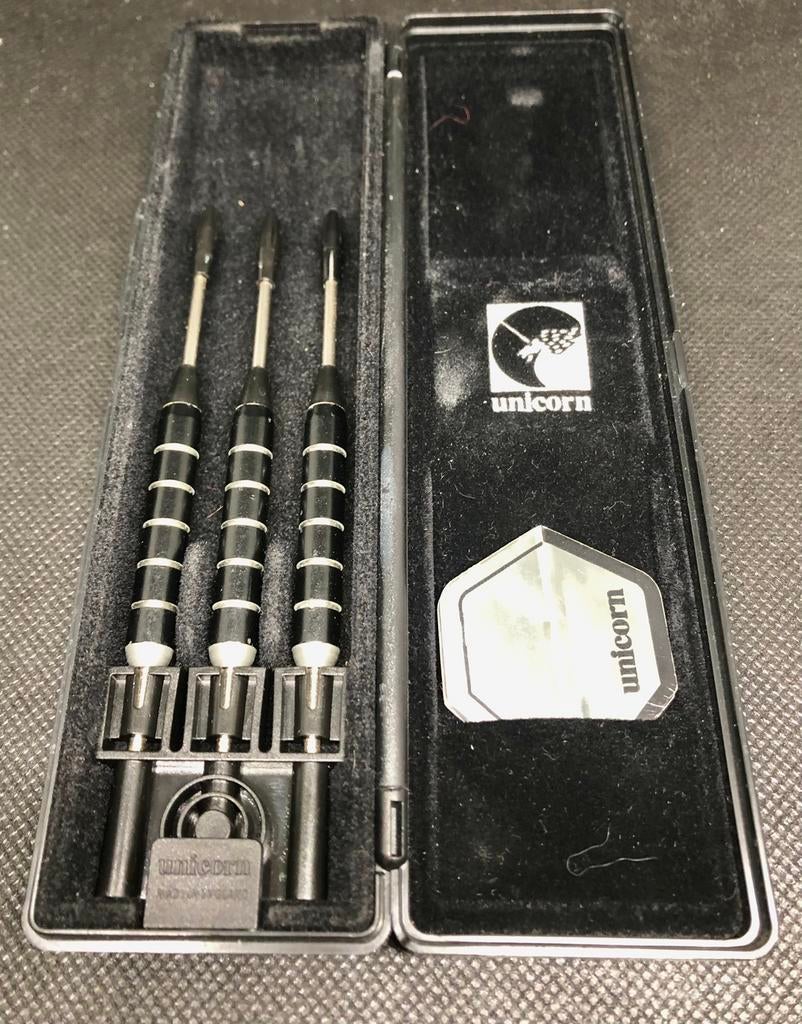 1988 Unicorn Nightstar 24g, Sport en Fitness, Darts, Zo goed als nieuw, Pijlen, Verzenden
