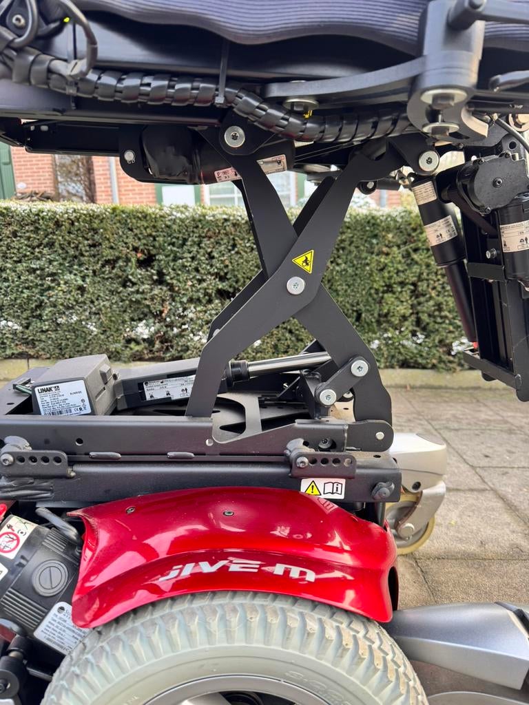 Bijna Nieuwe elektrische Rolwagen quickie Jive M rolstoel, Ophalen of Verzenden, Inklapbaar, Zo goed als nieuw, Elektrische rolstoel