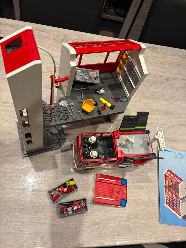 Caserne pompier avec vehicule intervention., Enfants & Bébés, Enlèvement, Utilisé