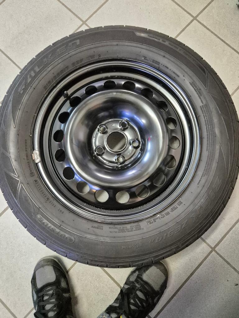 A vendre roue de secours VW Tiguan ap 2018, Autos : Pièces & Accessoires, Pneus & Jantes, Pneus et Jantes, 17 pouces, 215 mm, Véhicule de tourisme