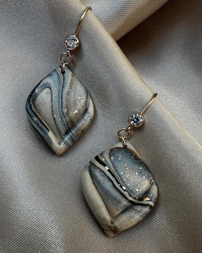 Handgemaakte oorbellen, Bijoux, Sacs & Beauté, Boucles d'oreilles, Neuf, Enlèvement ou Envoi, Beige, Pendantes