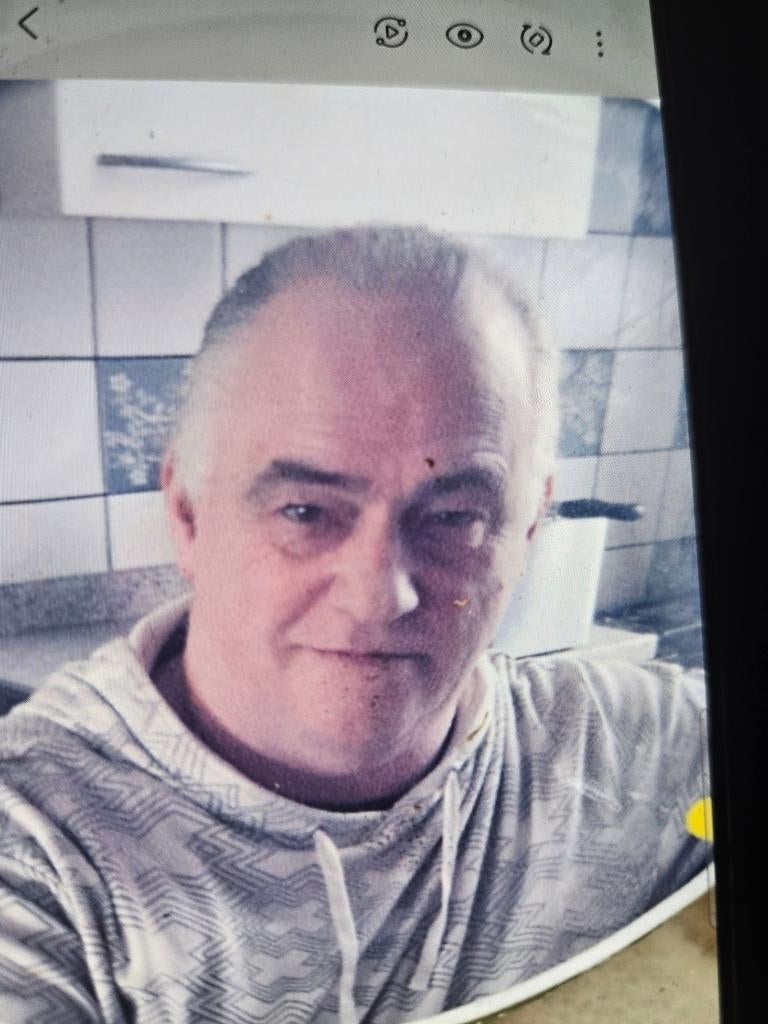 70 goed uitziende man zoek langs deze weg contact, Contacten en Berichten