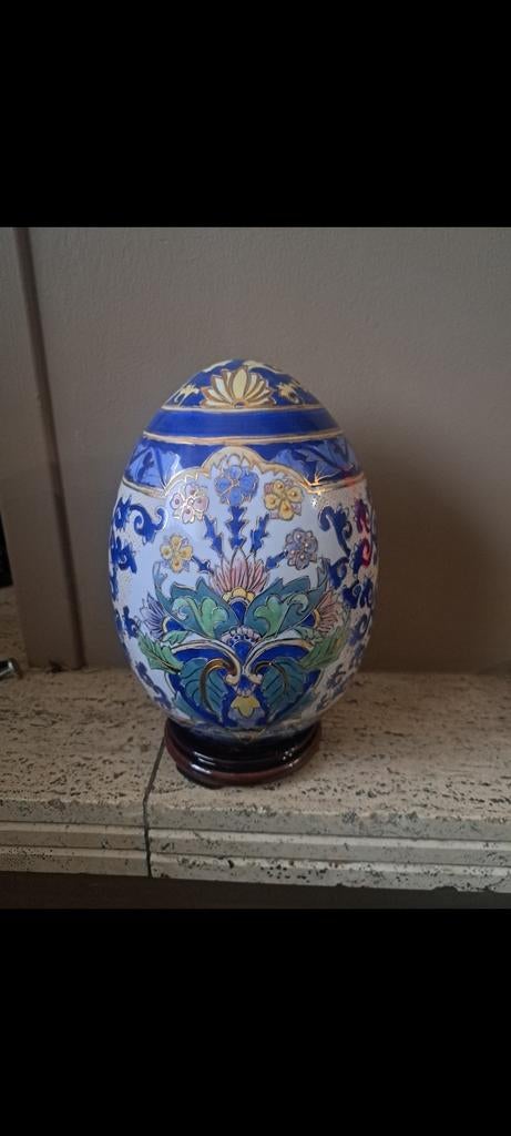 Hand-painted 35 cm tall Chinese porcelain egg, Ophalen
