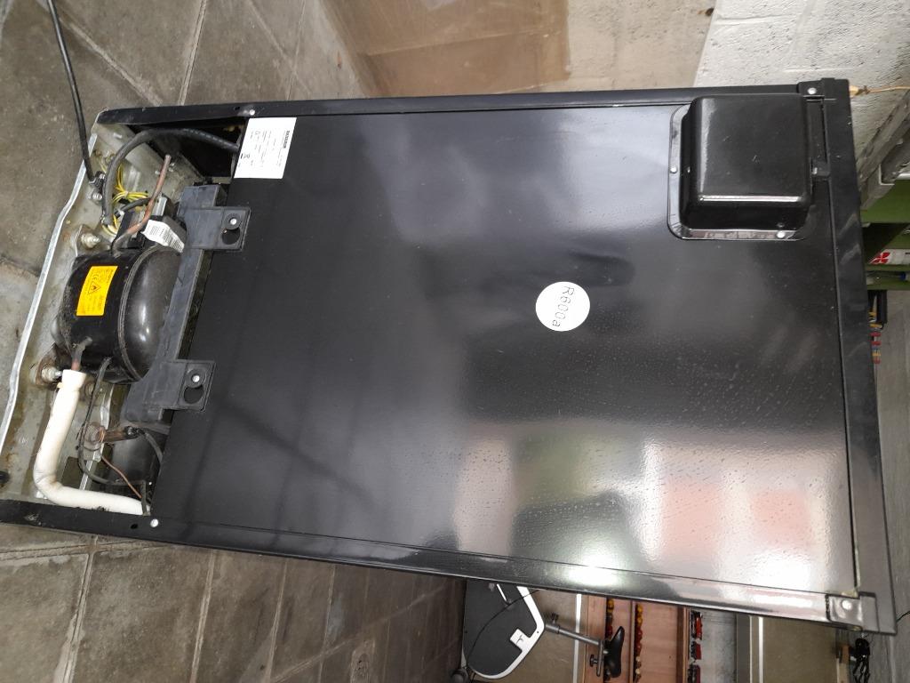 refroidisseur à vin, 85 à 120 cm, Sans bac à congélation, Enlèvement, Utilisé