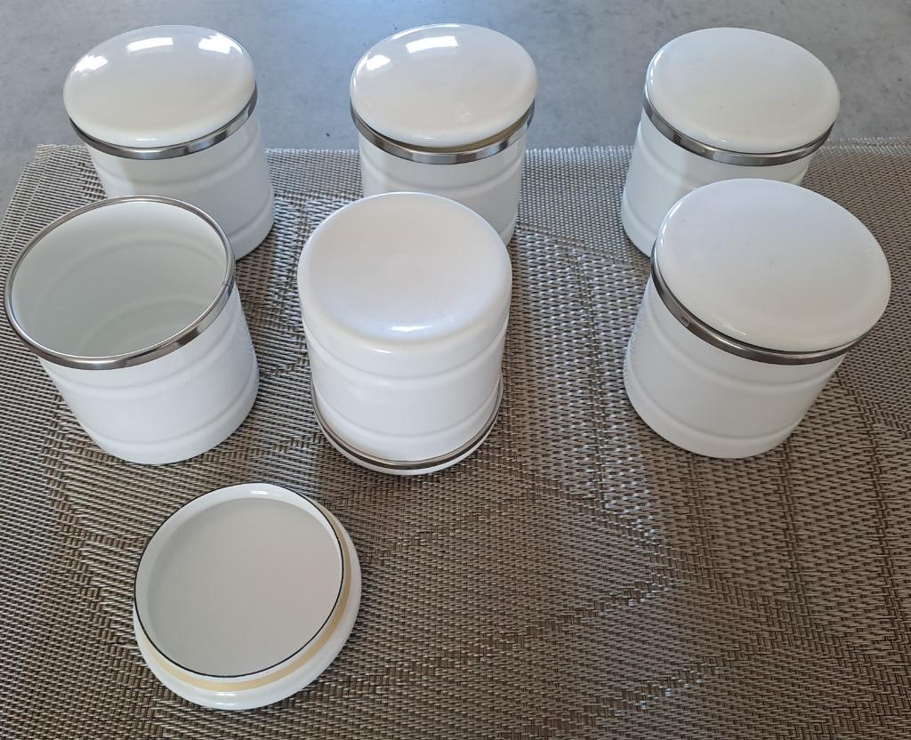 Boites en métal, Enlèvement