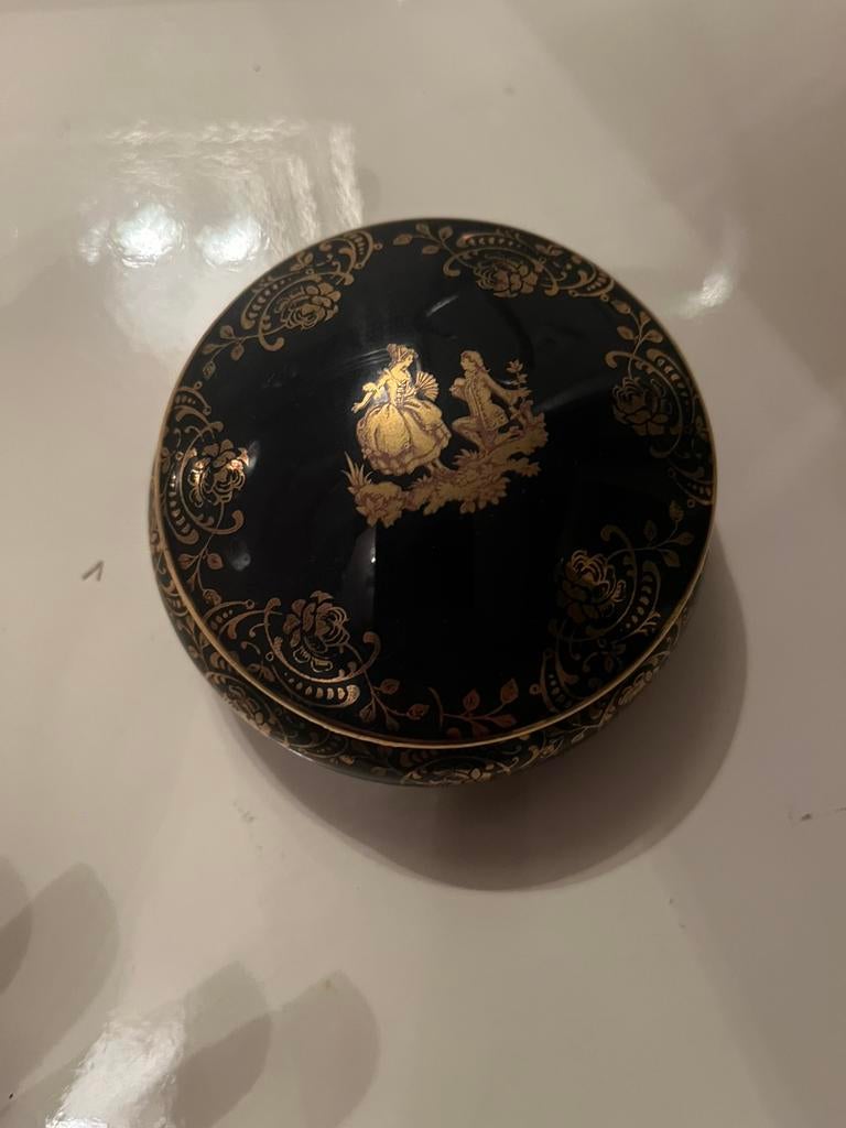 Petite boîte vintage en porcelaine de limoges avec dessin or, Antiquités & Art, Enlèvement ou Envoi