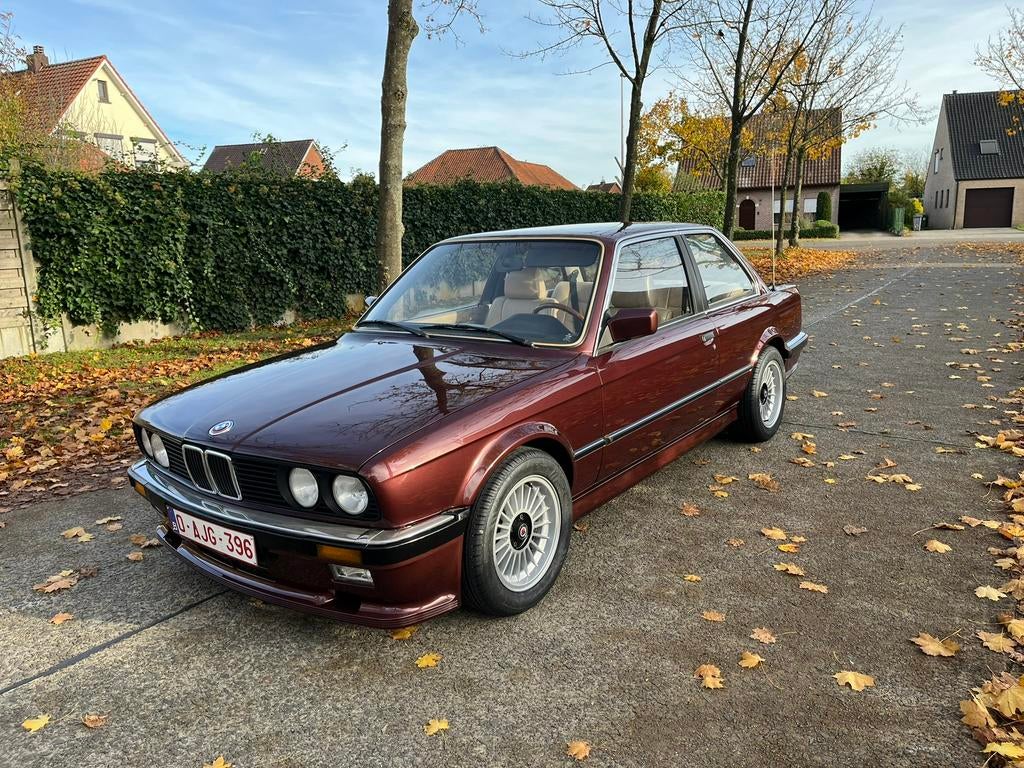 BMW e30 320i M tech, Auto's, BMW, Automaat, Achterwielaandrijving, Beige, Leder