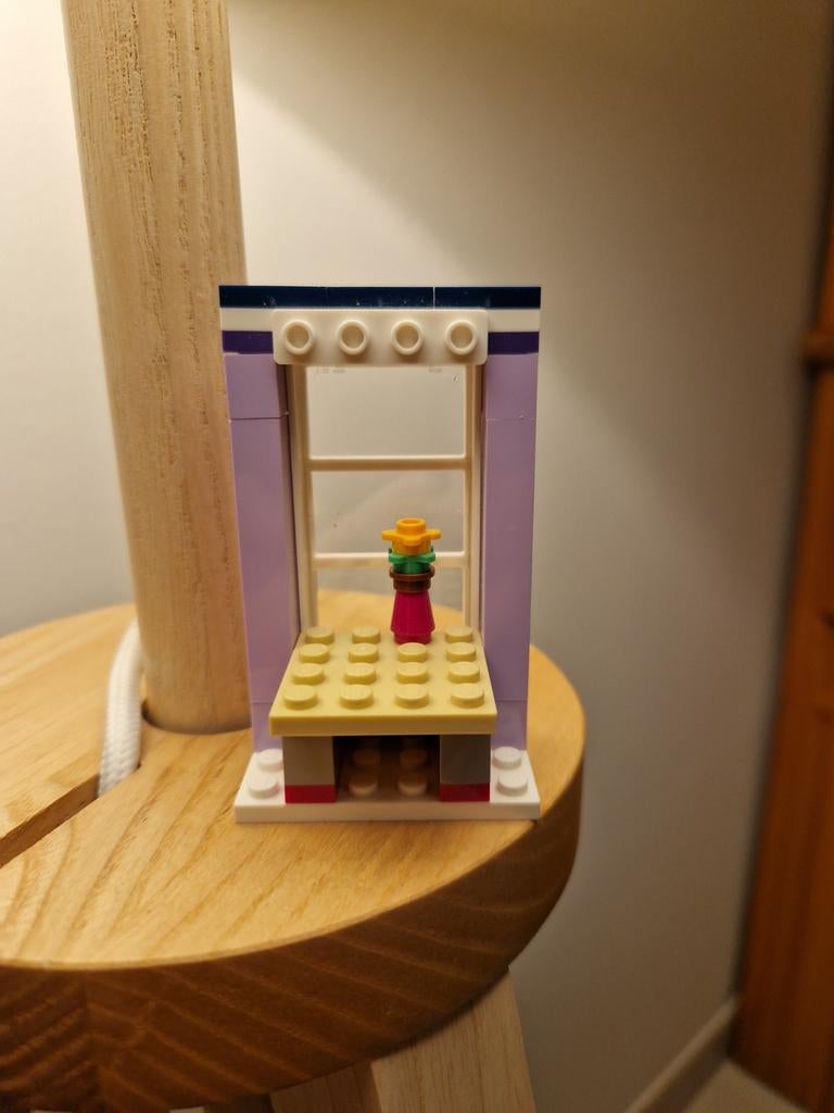 Lego tafel met bloem aan ruitkant, Ophalen of Verzenden, Lego