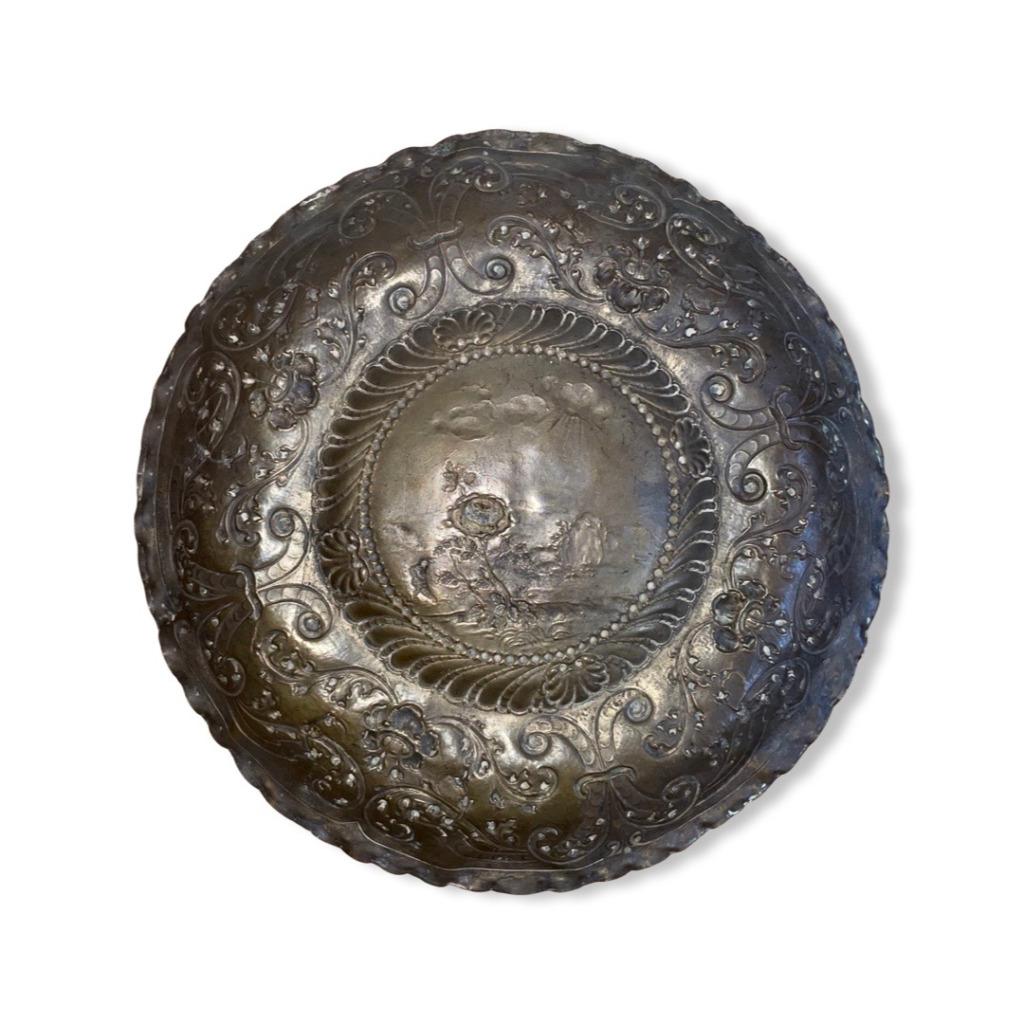 Plat en Cuivre Repoussé du 19ème Siècle, Antiquités & Art, Enlèvement ou Envoi, Cuivre