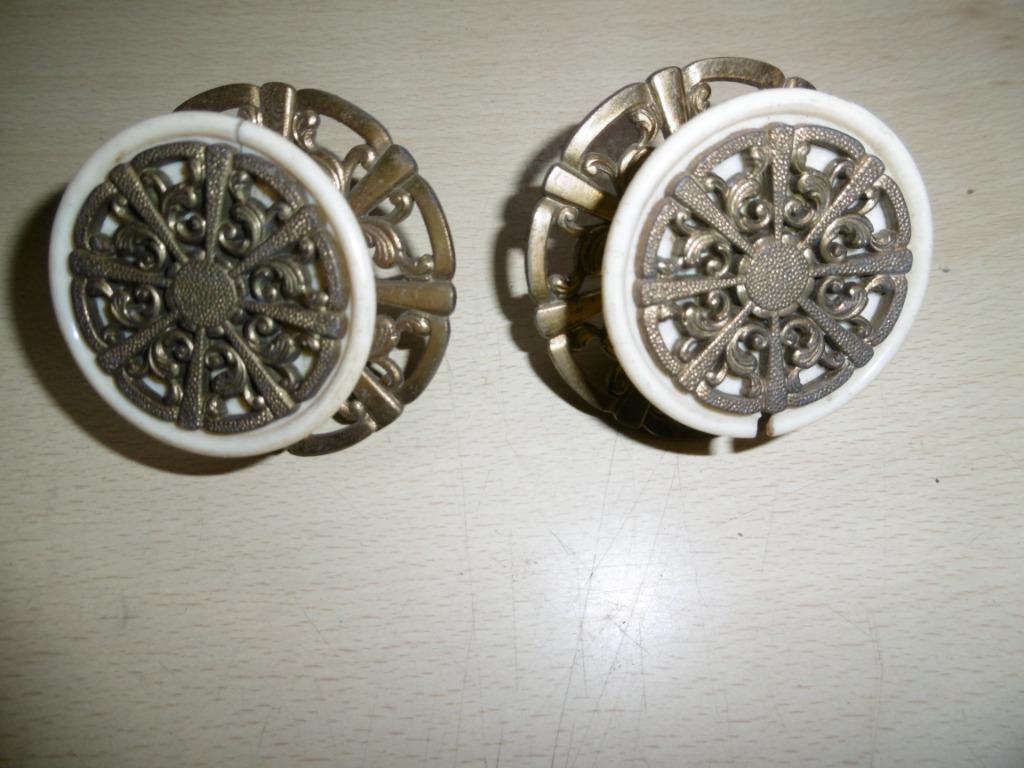 antique, 2 tirettes pour portes ou tiroirs, Maison & Meubles, 1 ou 2 tiroirs, Enlèvement ou Envoi, Utilisé, Métal