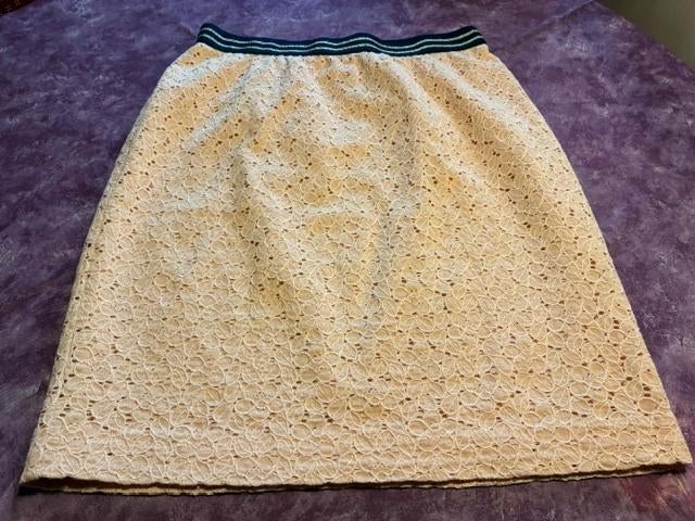 Jolie jupe rose saumon, sorte de dentelle., Mayerline, Taille 38/40 (M), Enlèvement ou Envoi, Rose