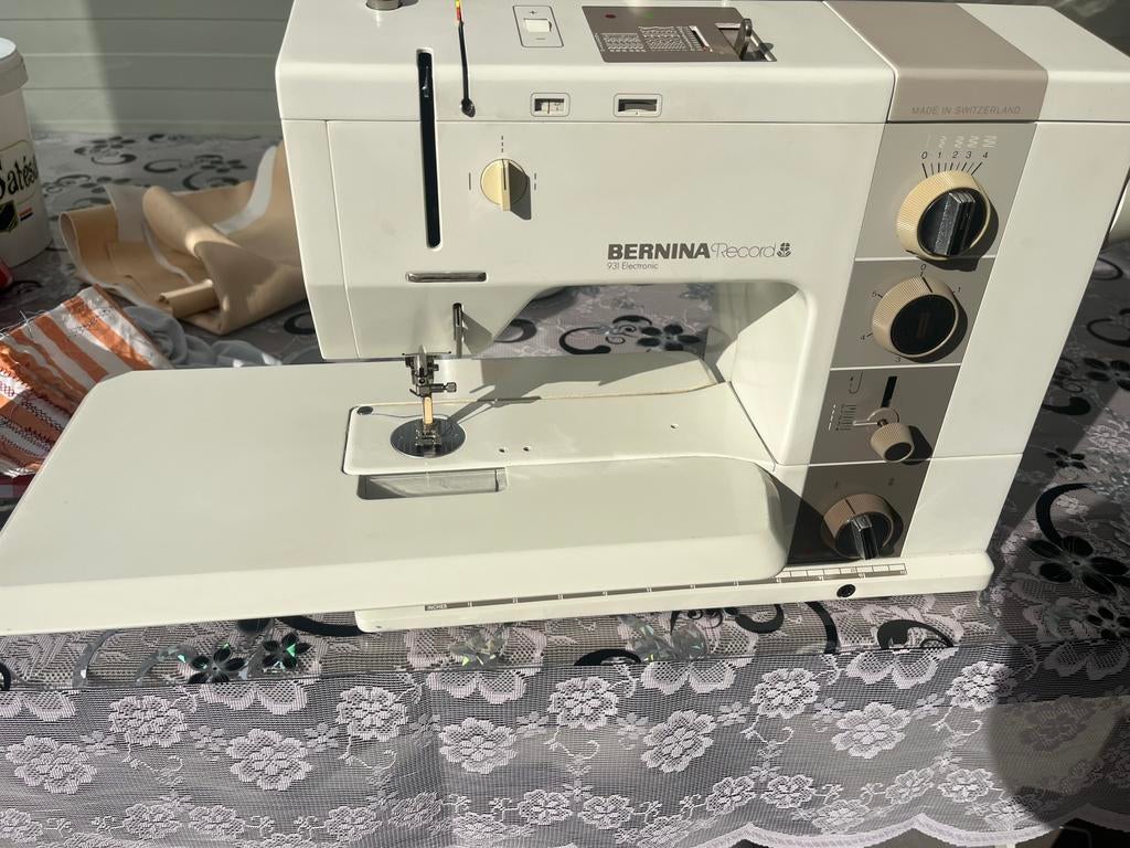 Bernina 931 Naaimachine, Hobby en Vrije tijd, Ophalen, Zo goed als nieuw, Naaimachine, Bernina