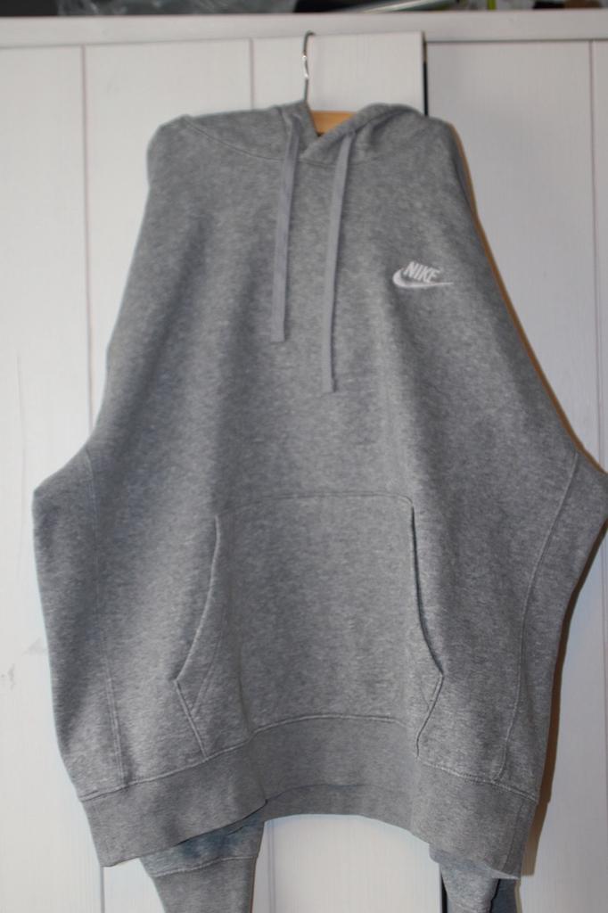 Grijze nike hoodie, Kleding | Heren, Truien en Vesten, Ophalen of Verzenden, Zo goed als nieuw, Maat 52/54 (L), Grijs
