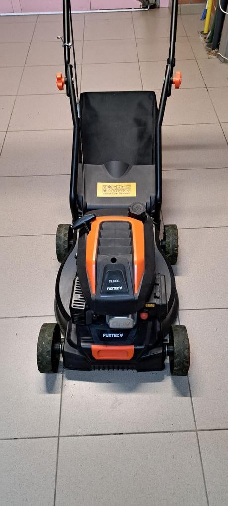 Benzine grasmachine Fuxtic, Ophalen