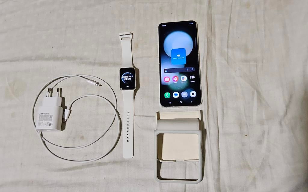 Samsung Galaxy Z Flip 5, presque neuf avec une montre intell, Télécoms, Enlèvement ou Envoi