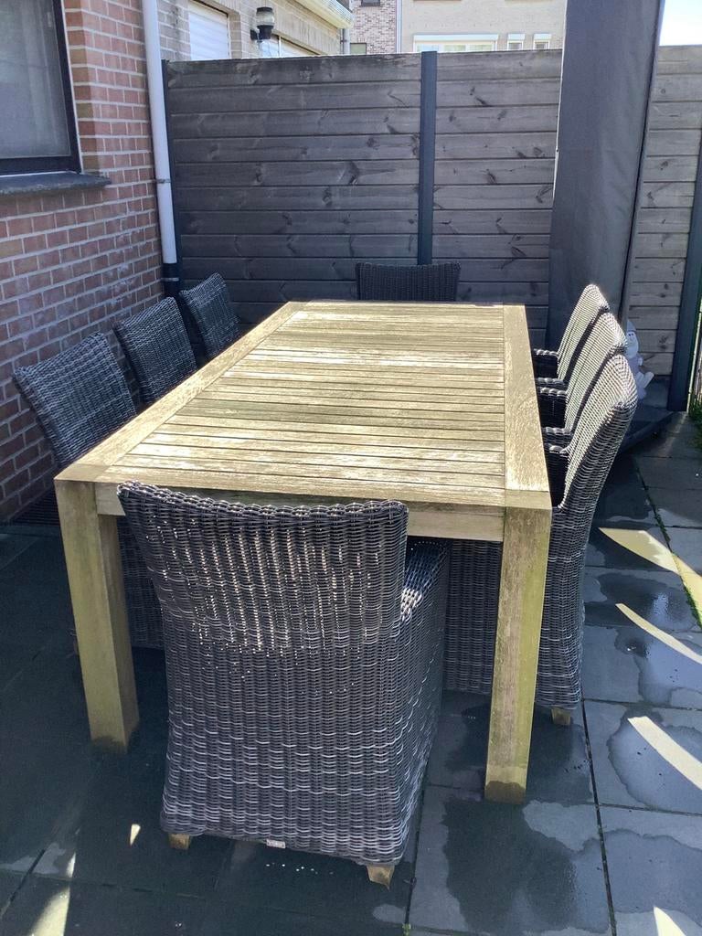 Zware teakenhouten tuintafel met 8 rotan kuipzetels, Ophalen, Gebruikt, Teakhout, 8 zitplaatsen