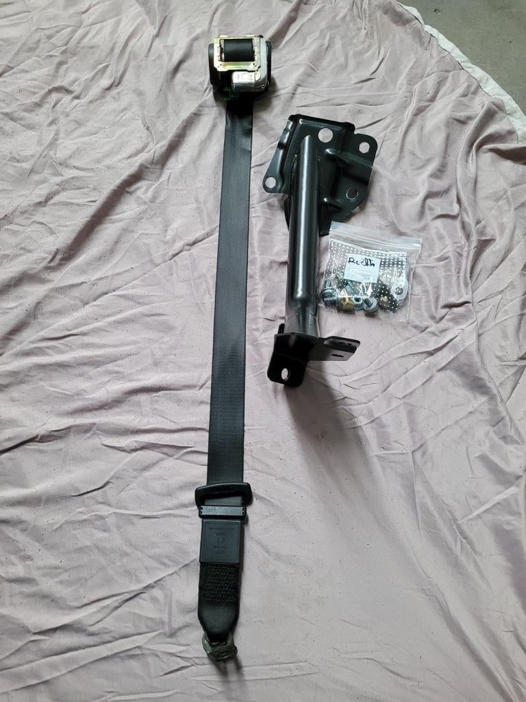 Audi TT Mk1 gordelankerbalk + gordelmechanisme rechts, Ophalen of Verzenden, Gebruikt, Audi