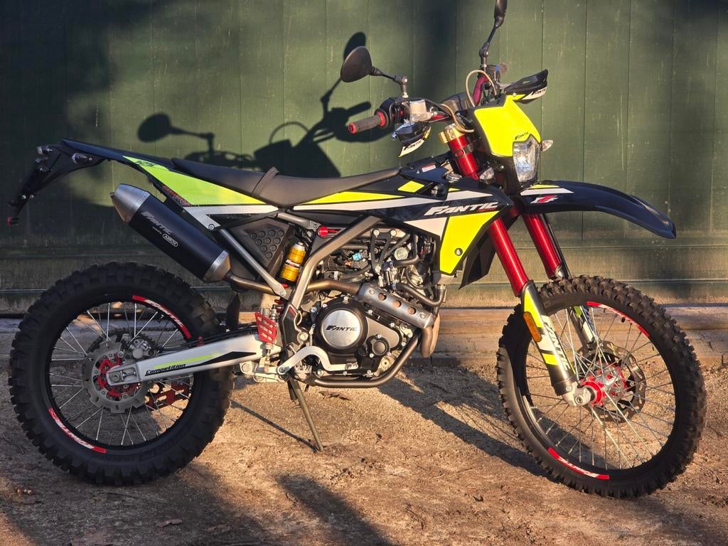 Fantic 125 XEF Competition met slechts 40 draaiuren