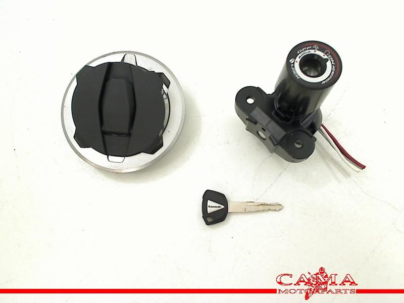 ENSEMBLE DE VERROU ET CYLINDRE DE PORTES Kawasaki, Motos, Dhr. S. di Majo, Utilisé, Info@cama-motorparts.nl, P.J. Troelstraweg 8 8
3144 CX  MAASSLUIS, NL