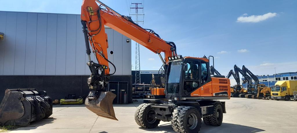 RECHERCHÉ :  PELLE DOOSAN, Articles professionnels, Enlèvement ou Envoi, Excavatrice