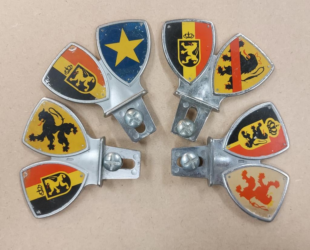 4 petits enjoliveurs pour plaques d'immatriculation, Collections, Enlèvement ou Envoi, Utilisé