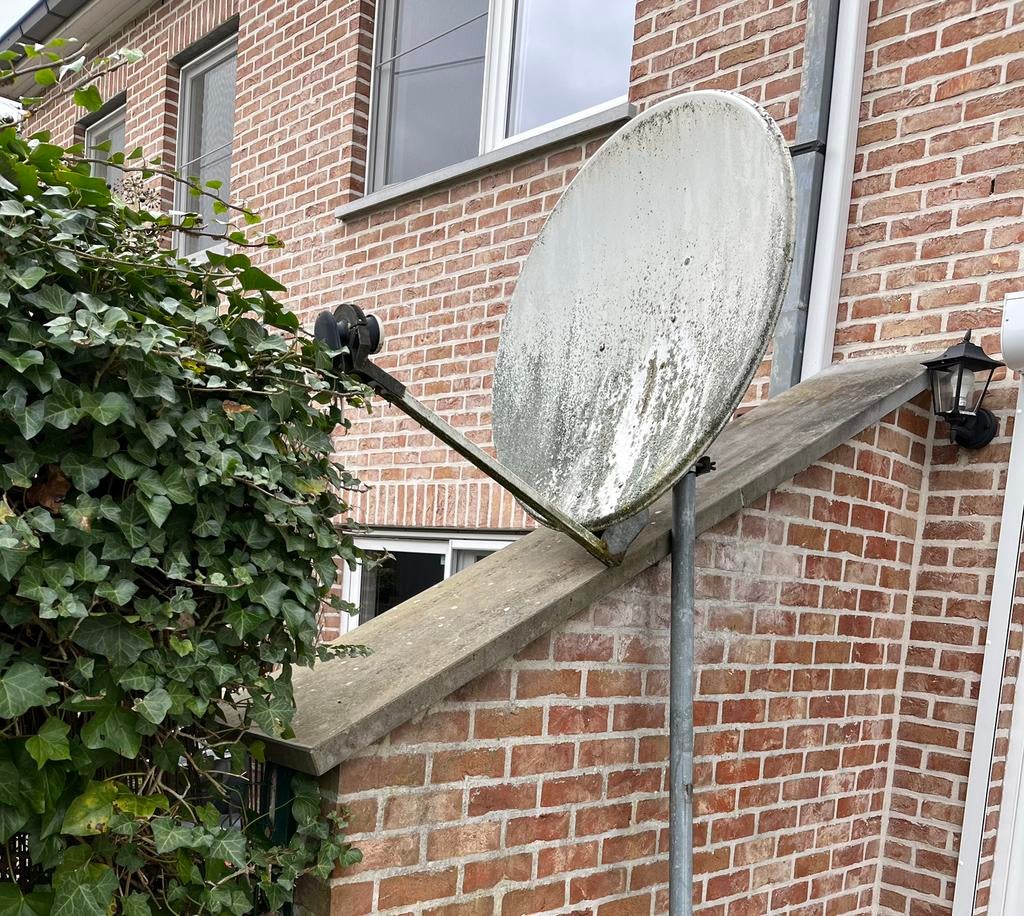 Parabole antenne et son support murale, Audio, Tv en Foto, Schotelantennes, Ophalen, Gebruikt