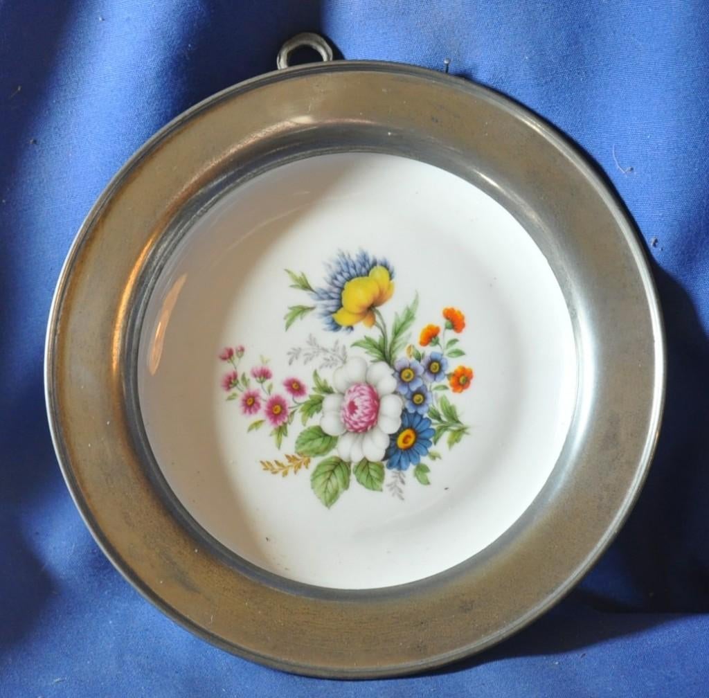 assiette murale porcelaine chauvigny cerclage  etain, Enlèvement ou Envoi