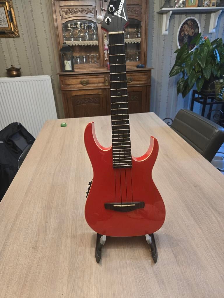 Tenor Ukelele Ibanez URGT 102 red gloss, Muziek en Instrumenten, Ophalen of Verzenden, Ibanez