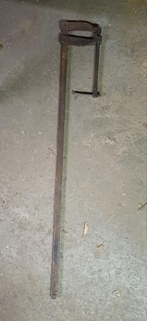 Très grande pince à colle Sergent, Enlèvement