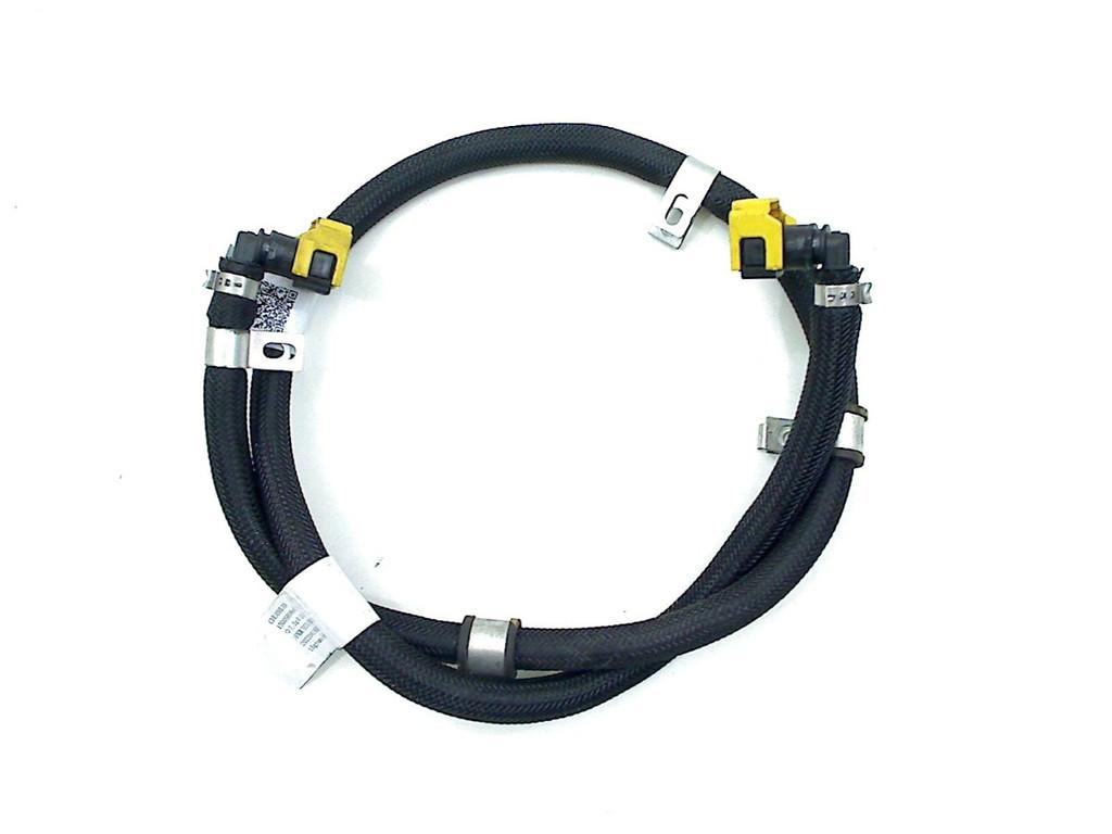 BRANDSTOFLEIDING Piaggio MP3 530 2022- (01-2022/-), Dhr. S. di Majo, Gebruikt, Info@cama-motorparts.nl, P.J. Troelstraweg 8 8
3144 CX  MAASSLUIS, NL