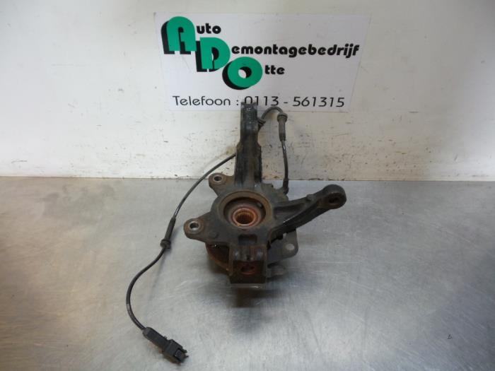 Fusee rechts-voor van een Renault Clio (Clio 4 12-), Gebruikt, -, Renault, -