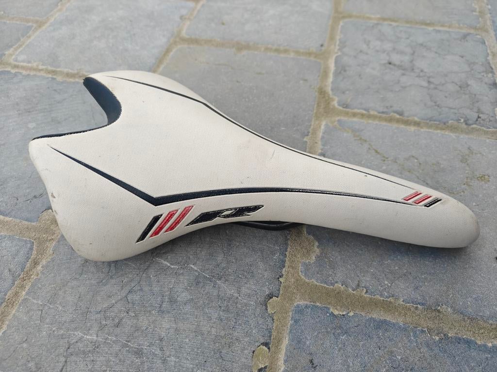 Zadel Bontrager, Vélos & Vélomoteurs, Vélos Pièces, Enlèvement ou Envoi, Vélo de course, Selle, Utilisé