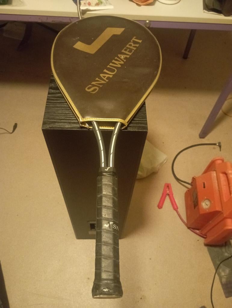 Orginele Snauwaert met bedekking mooie tennisracket van toen, Ophalen