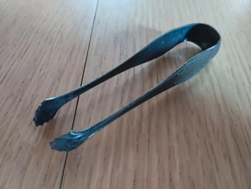 Suikerpincet met leeuwenpoot van oud metaal, Ophalen