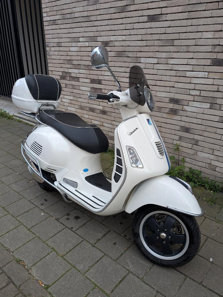 Vespa GTS 300 i.e. Super, Motoren, Scooter, Particulier, Minimaal motorrijbewijs A2, 278 cc