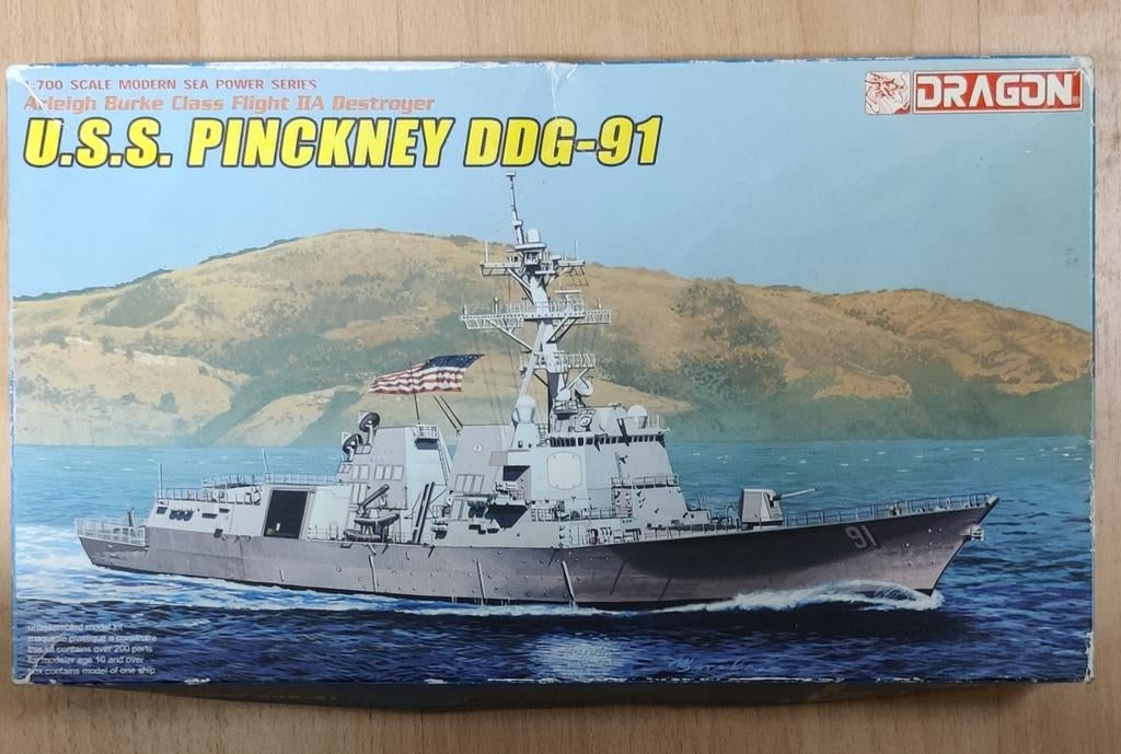 Destroyer USS Pinckney DDG 91 + kit détail Flyhawk + canon M, Ophalen of Verzenden