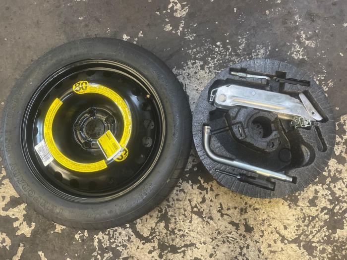 Kit de cric + Roue de secours d'un Audi A4, Autos : Pièces & Accessoires, -, 3 mois de garantie, Audi, Utilisé