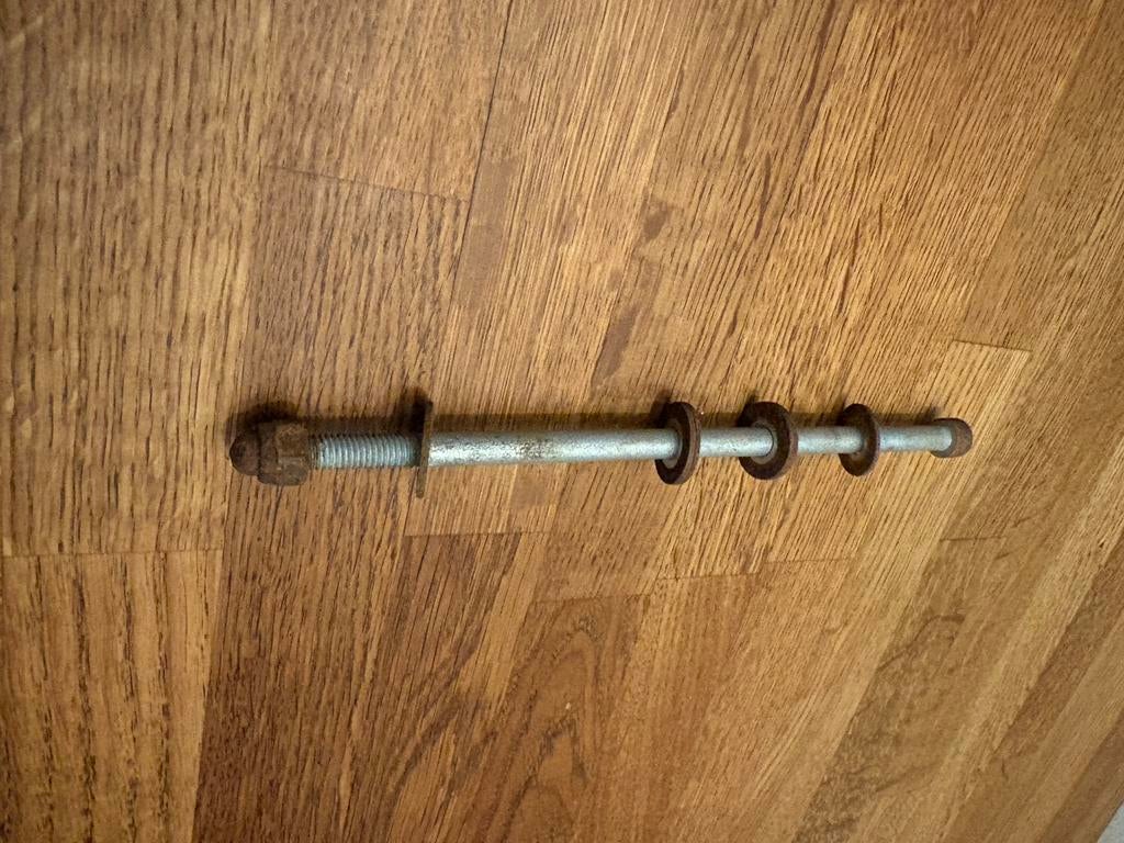 MBK 51 CLUB : AXE FIXATION AMORTISSEURS ARRIÈRES, Fietsen en Brommers, Brommeronderdelen | Algemeen, Ophalen of Verzenden, Zo goed als nieuw