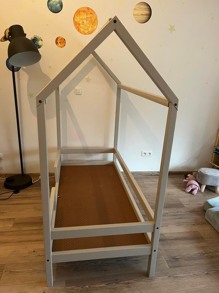 Peuter bedhuisje + Traumeland matras, Kinderen en Baby's, Kinderkamer | Bedden, Ophalen, 70 tot 85 cm, Zo goed als nieuw, Matras