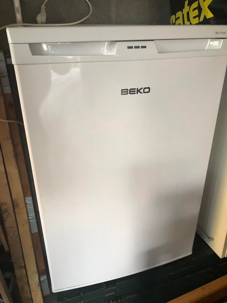 Congélateur antigel Beko FNE1072 82 cm de haut - 53 cm de la, Electroménager, Congélateurs, Enlèvement