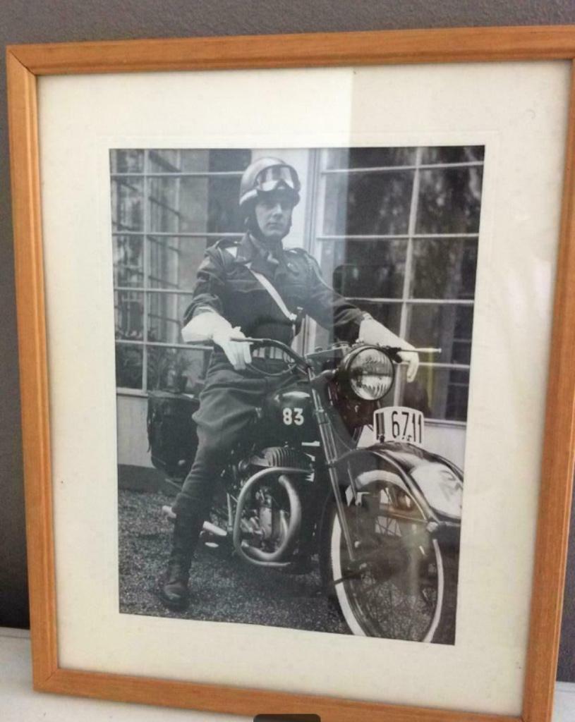 Professionele vintage foto in kader v motor, Ophalen of Verzenden