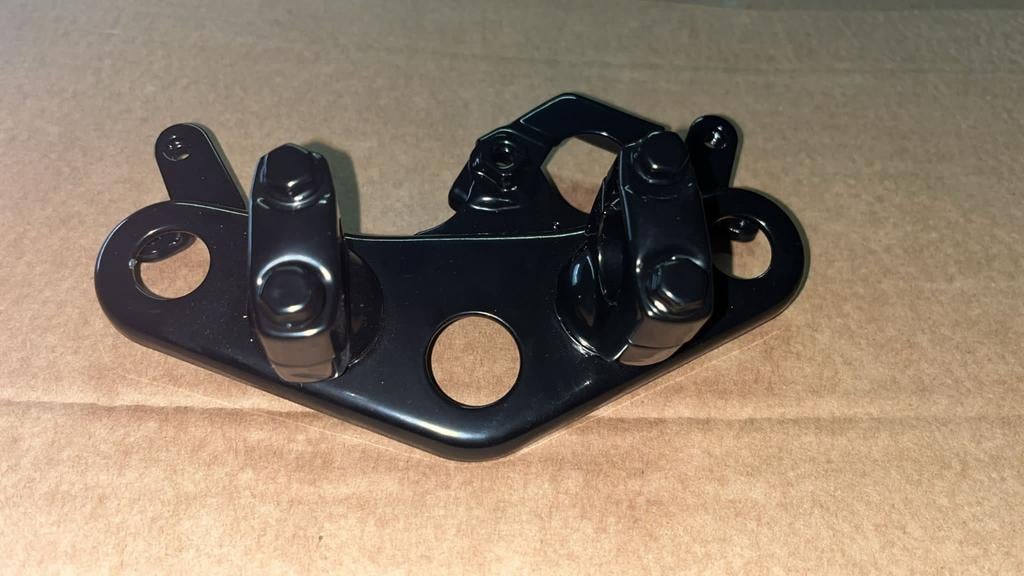 Plaque de direction et pédale de frein revêtues de poudre Ho, Enlèvement