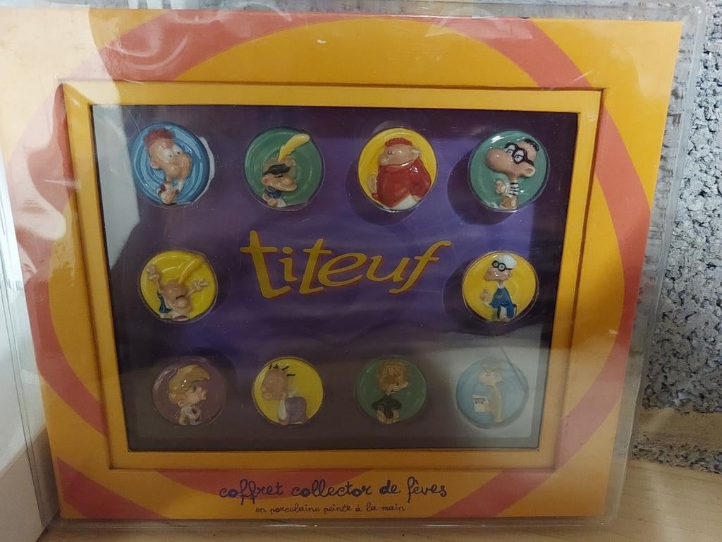 Lot de 7 boîtes de feves et 21 couronnes, Collections, Enlèvement ou Envoi