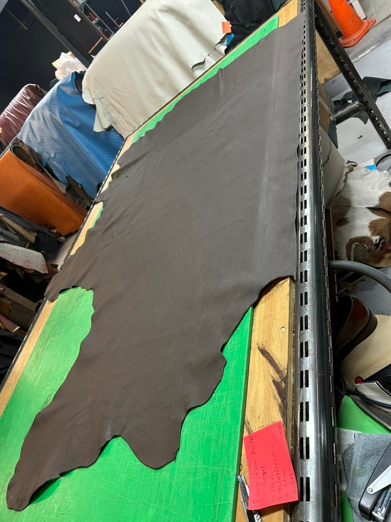 Bruine kleur leer lap 1.3 mm dikte soepel A-474, Hobby en Vrije tijd, Stoffen en Lappen, Ophalen of Verzenden, Zo goed als nieuw