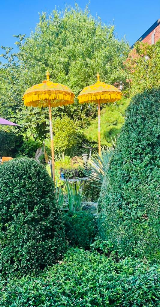 Te koop 2 prachtige oude koppel parasols uit Indonesie, Ophalen, Zo goed als nieuw, Minder dan 1 meter, Stokparasol