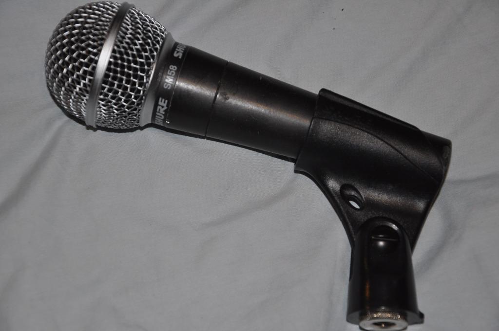 Micros Shure SM58, Muziek en Instrumenten, Microfoons, Ophalen, Zo goed als nieuw