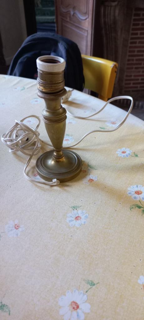 kleine antieke koperen lampvoet, Ophalen