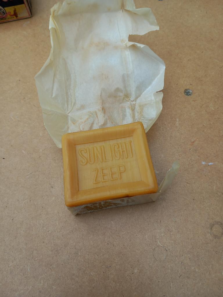 Zeepblokken voor zonlicht en Vim-product, Ophalen