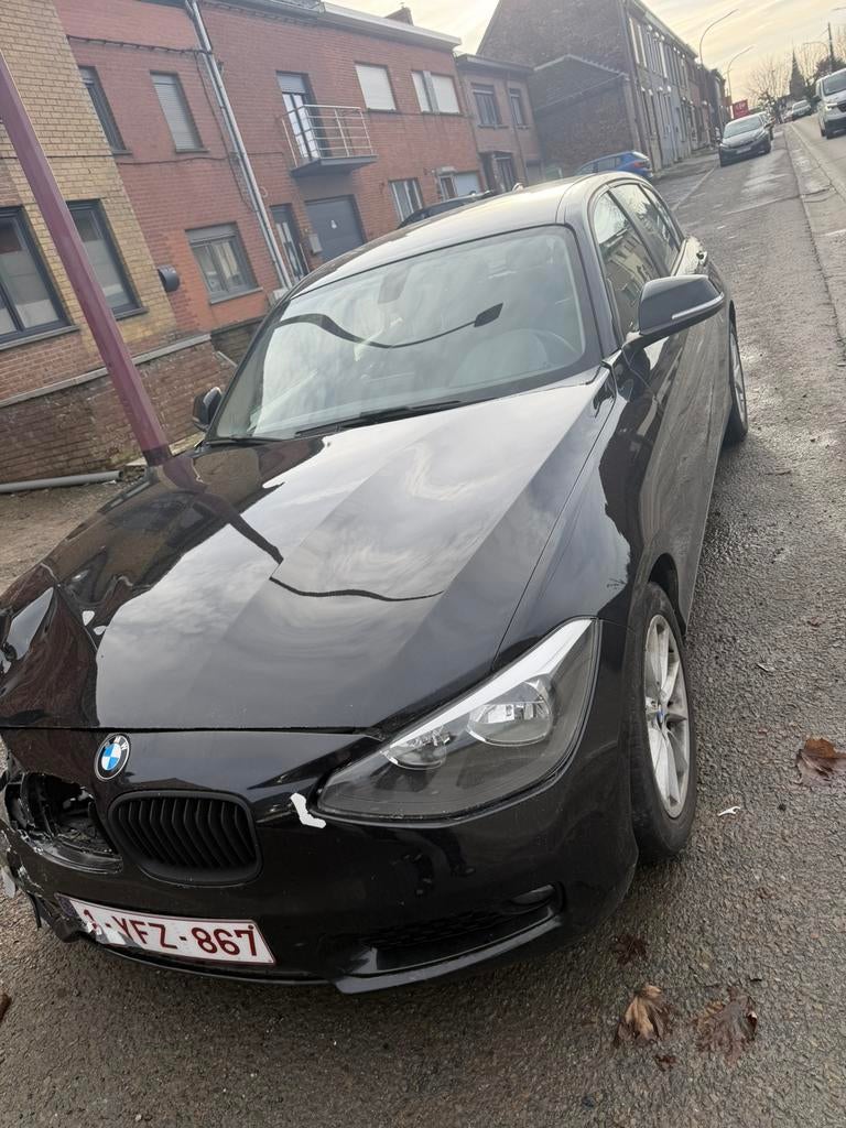 BMW Serie 1 116d - 2013 accidentée, Auto's, BMW, 1 Reeks, Diesel, Euro 5, Berline, 5 deurs, Handgeschakeld, Zwart, Zwart, Leder