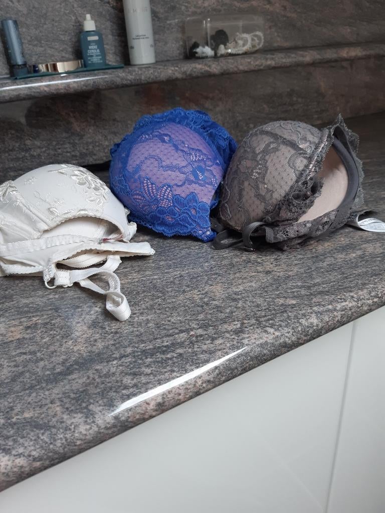 3 BH´s : beige, blauw en grijs., Ophalen of Verzenden, Blauw, BH